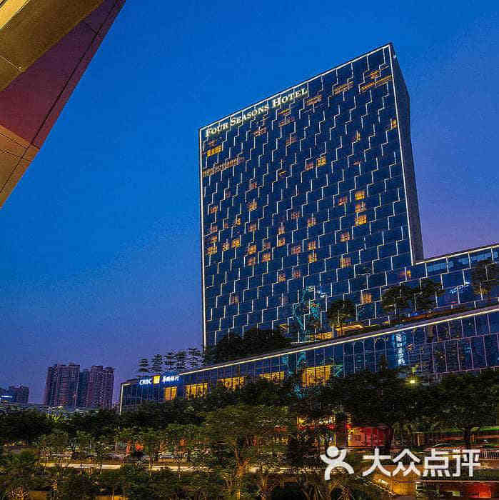 燈光(guāng)照(zhào)明(míng)類